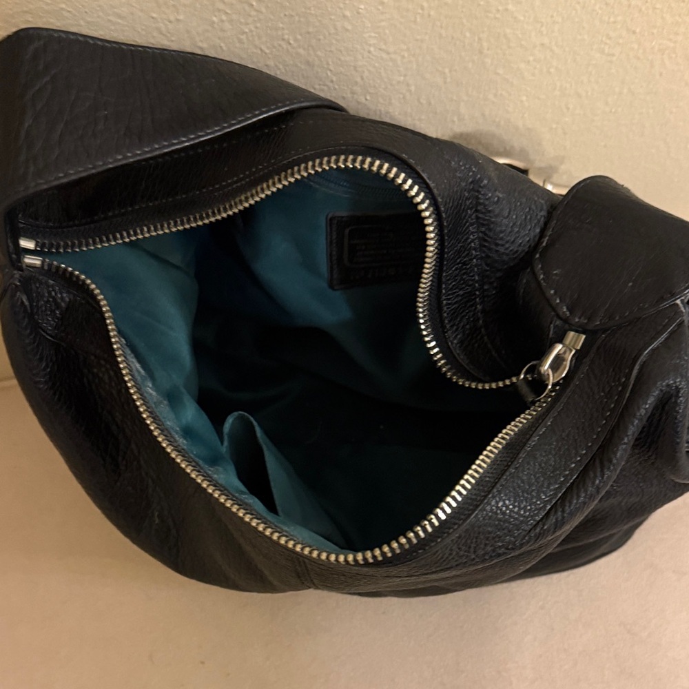 Coach F23960 Avery Black Pebbled Leather Hobo Shoulder Bag - Picture 4 of 8